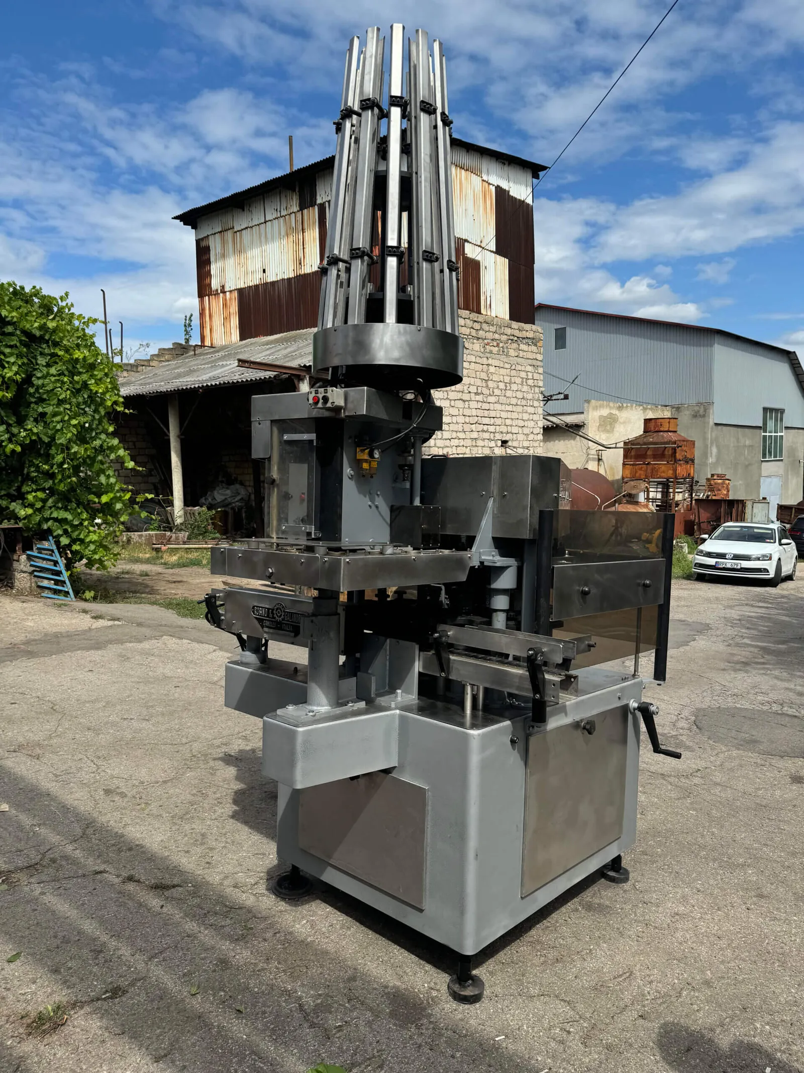 Robino & Galandrino four-head muselet machine